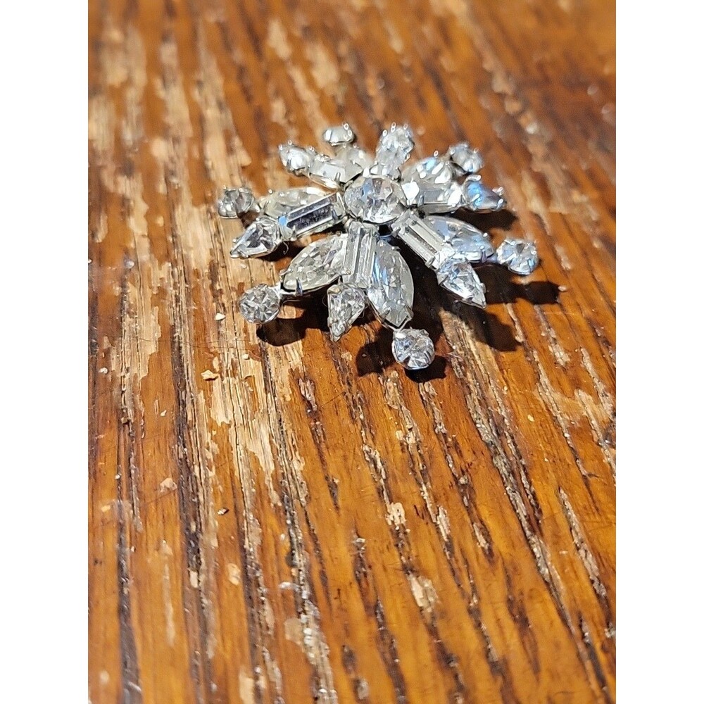 Snowflake Rhinestone Brooch Pin Vintage Starburst Clear Silvertone Art Deco